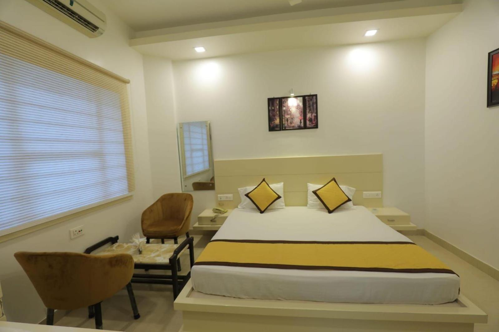 Hotel Red Carpet Tājganj Quarto foto